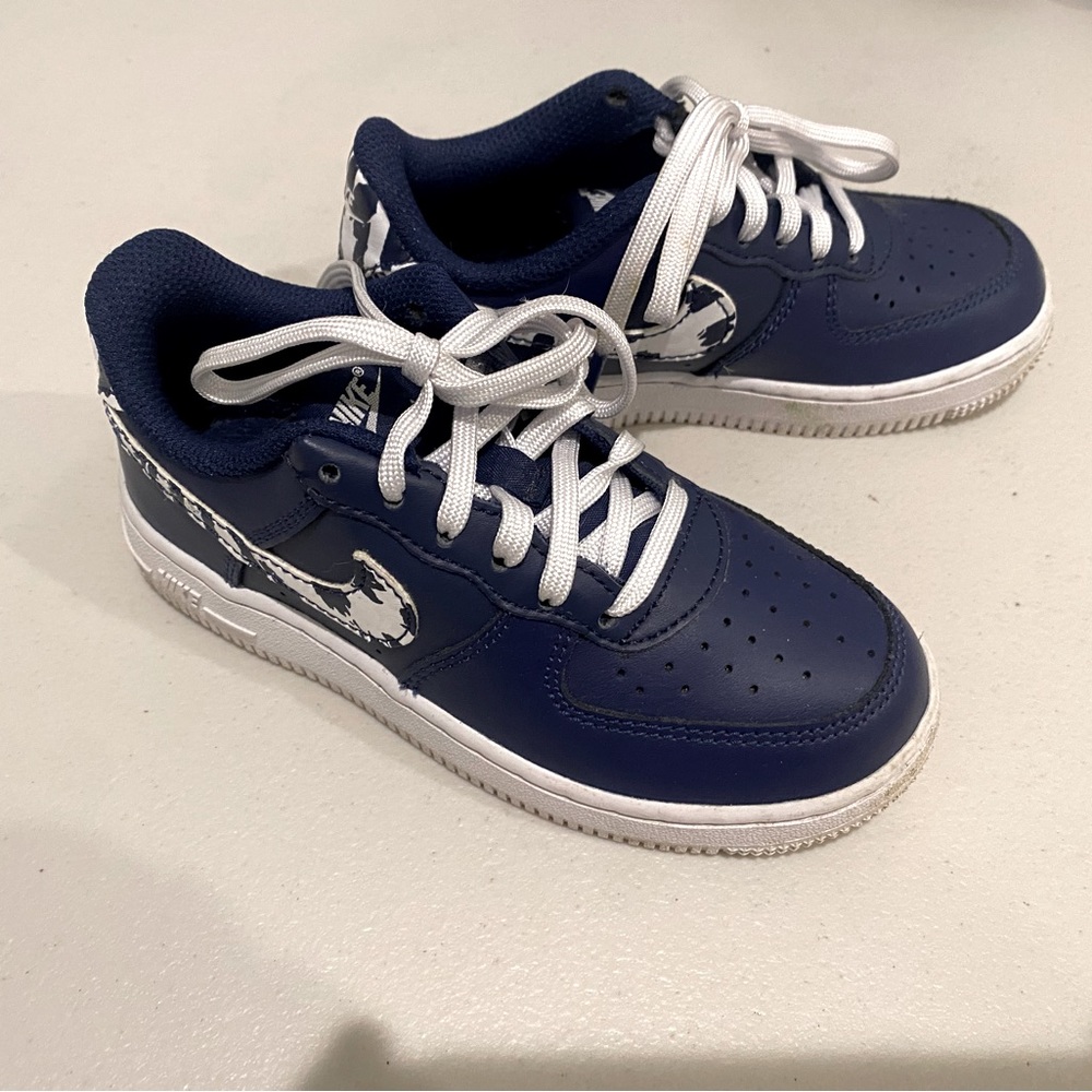 Nike! Sneakers Size 11!